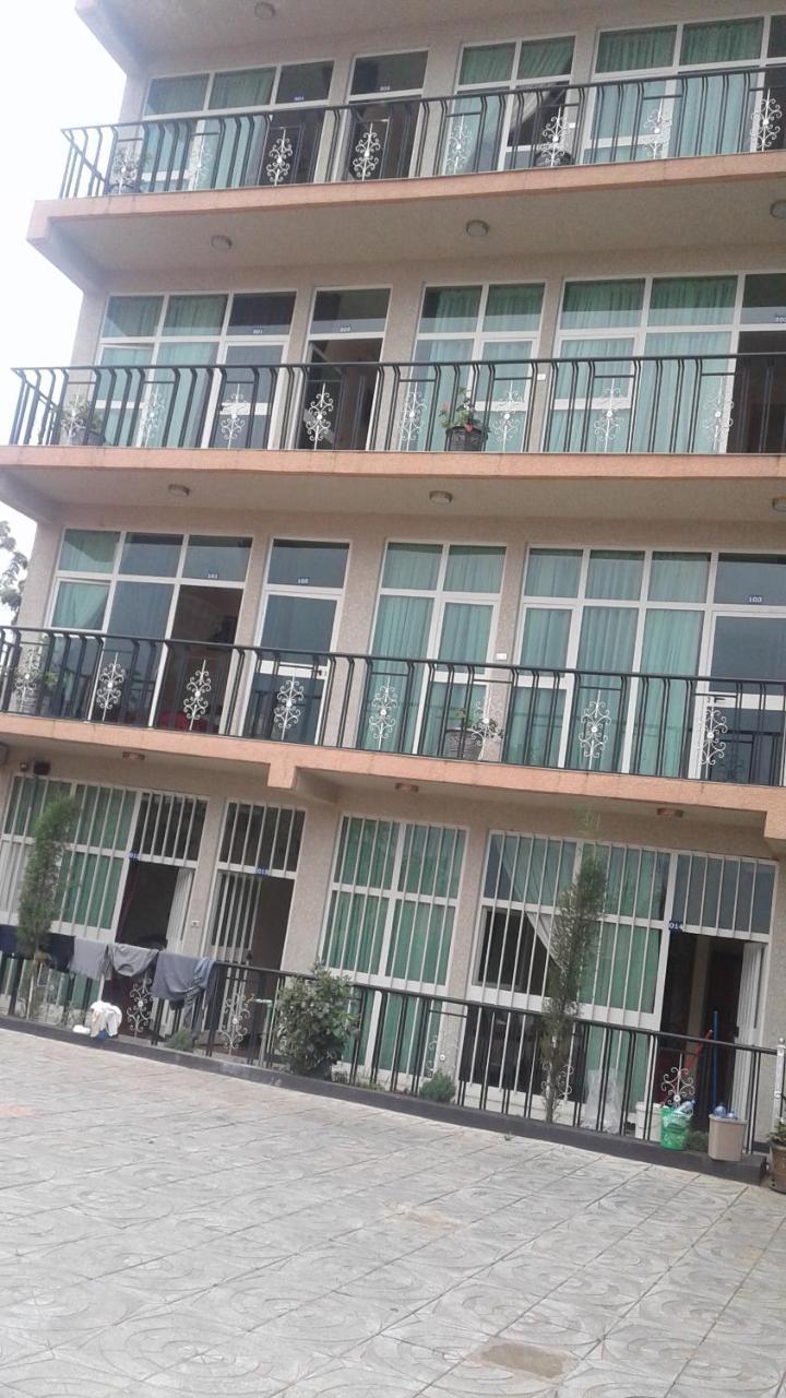 Caron Pension Bahir Dar Buitenkant foto
