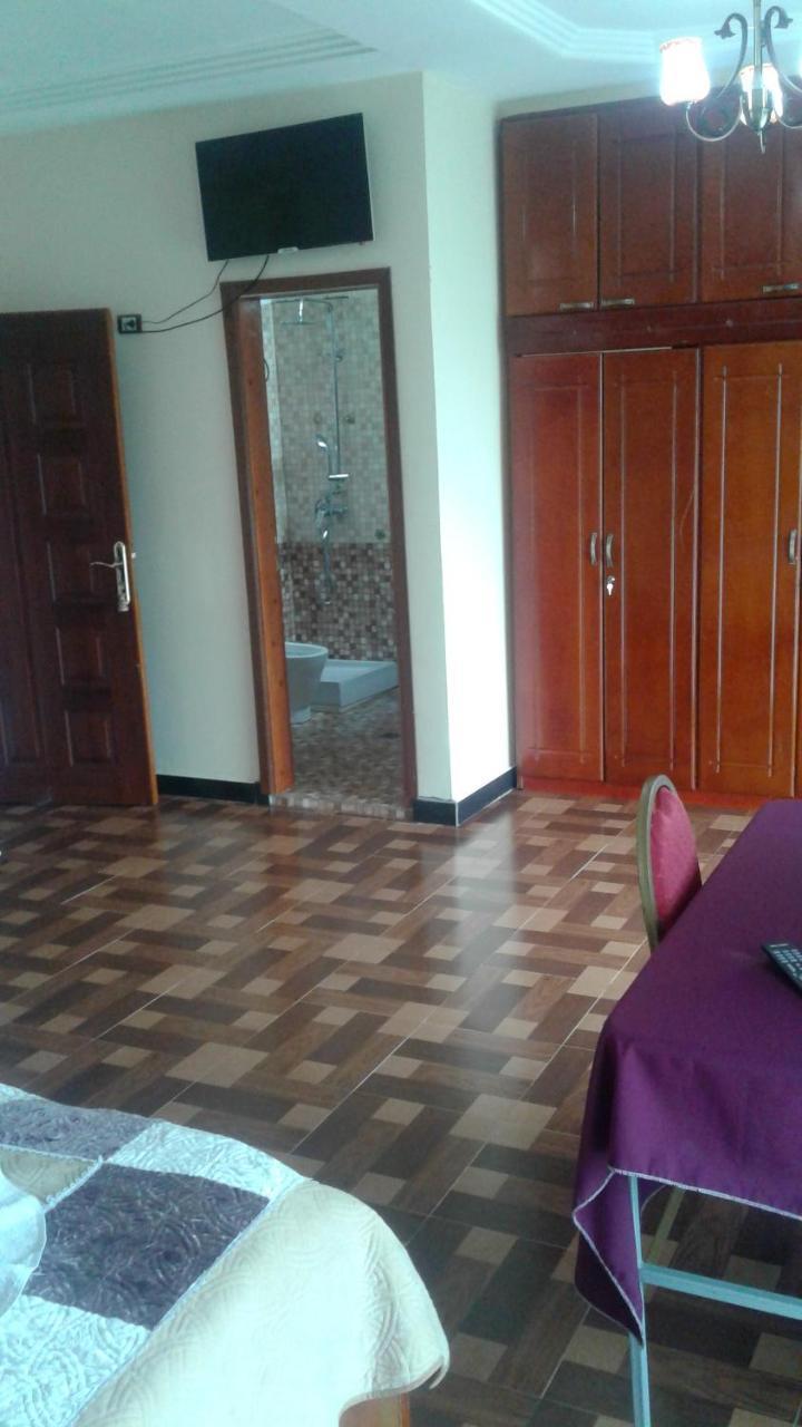 Caron Pension Bahir Dar Buitenkant foto