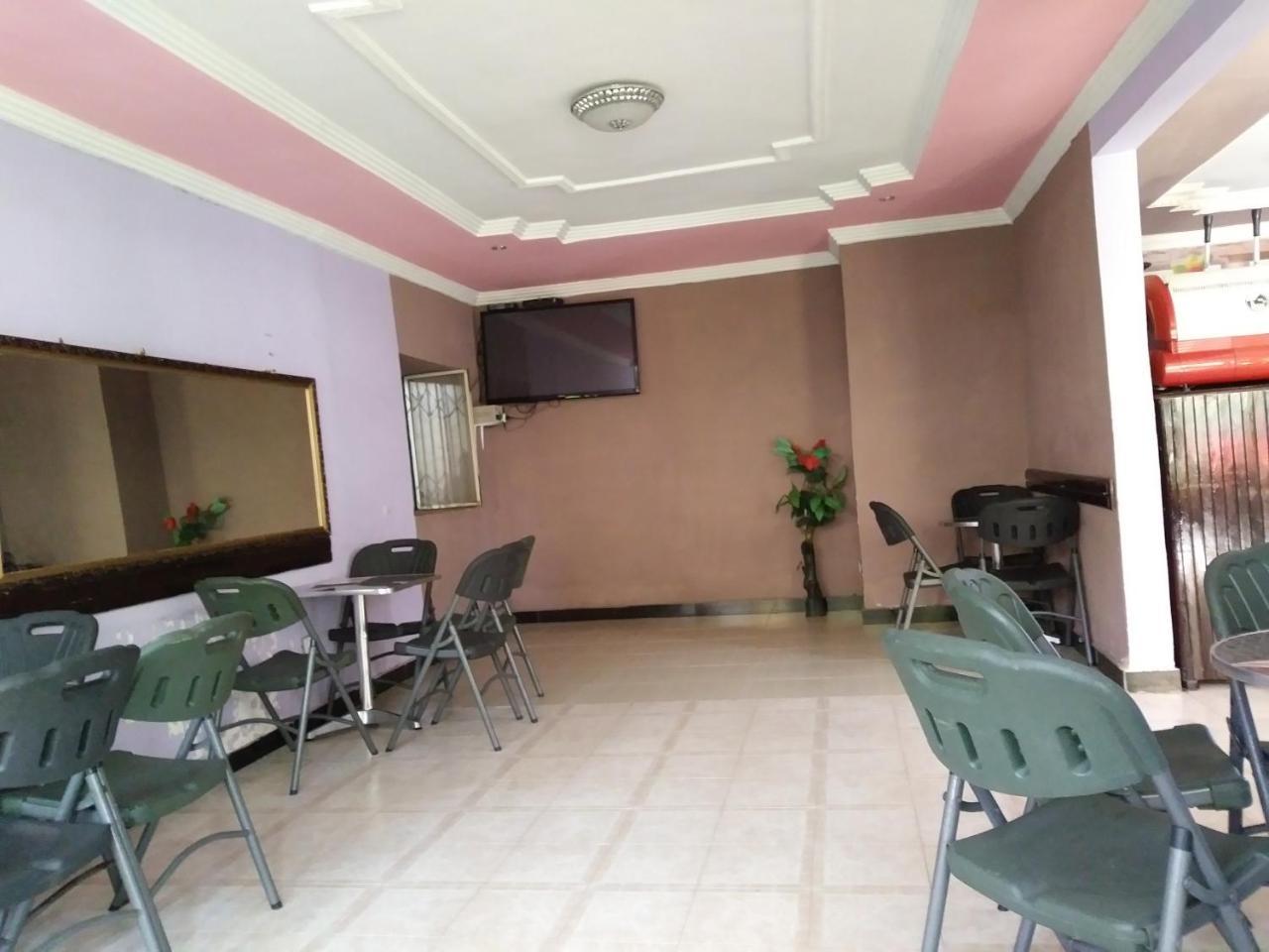 Caron Pension Bahir Dar Buitenkant foto