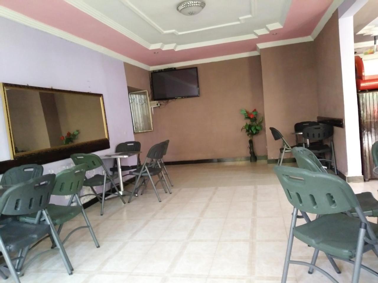 Caron Pension Bahir Dar Buitenkant foto