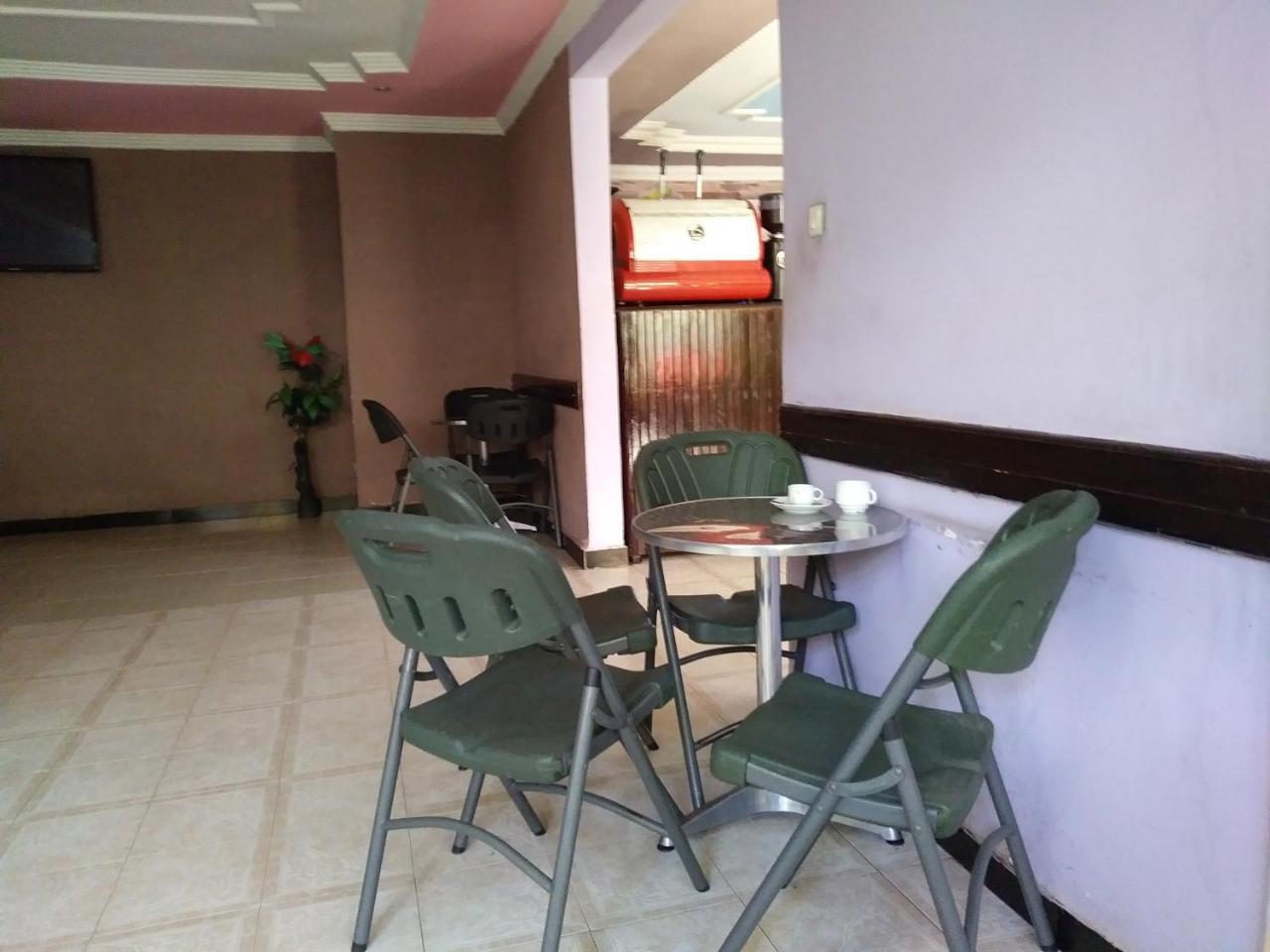 Caron Pension Bahir Dar Buitenkant foto