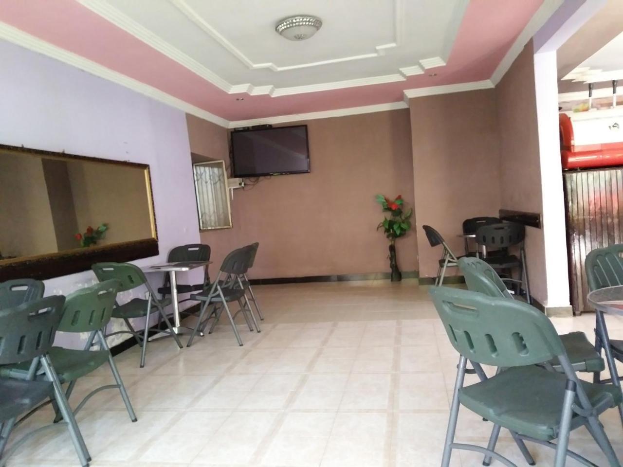 Caron Pension Bahir Dar Buitenkant foto
